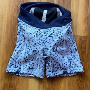 EUC Lululemon padded bike shorts 6